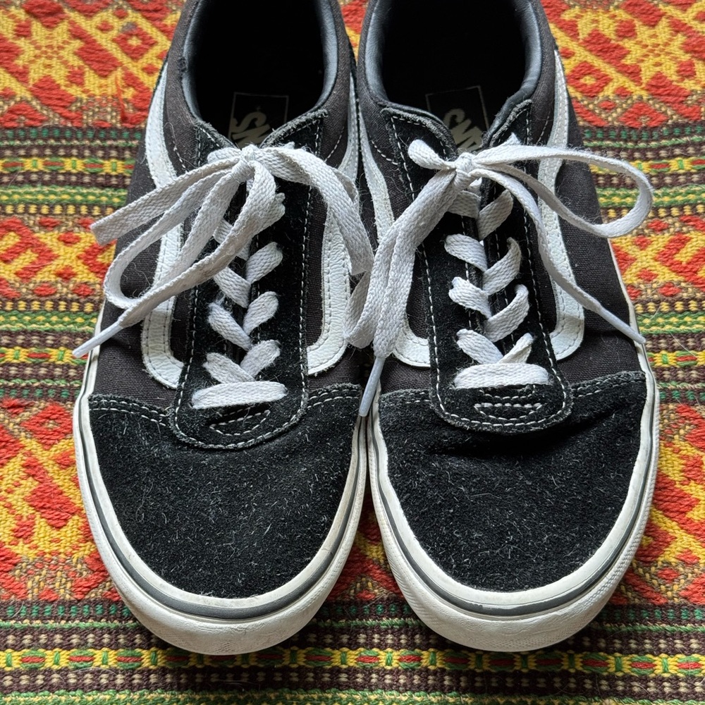 SOLD // Old Skool Vans youth size 4.5